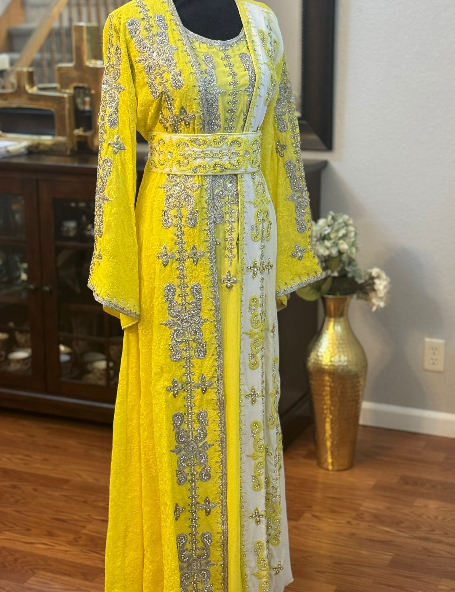 Avan_Kuftan_yellow_3.jpg
