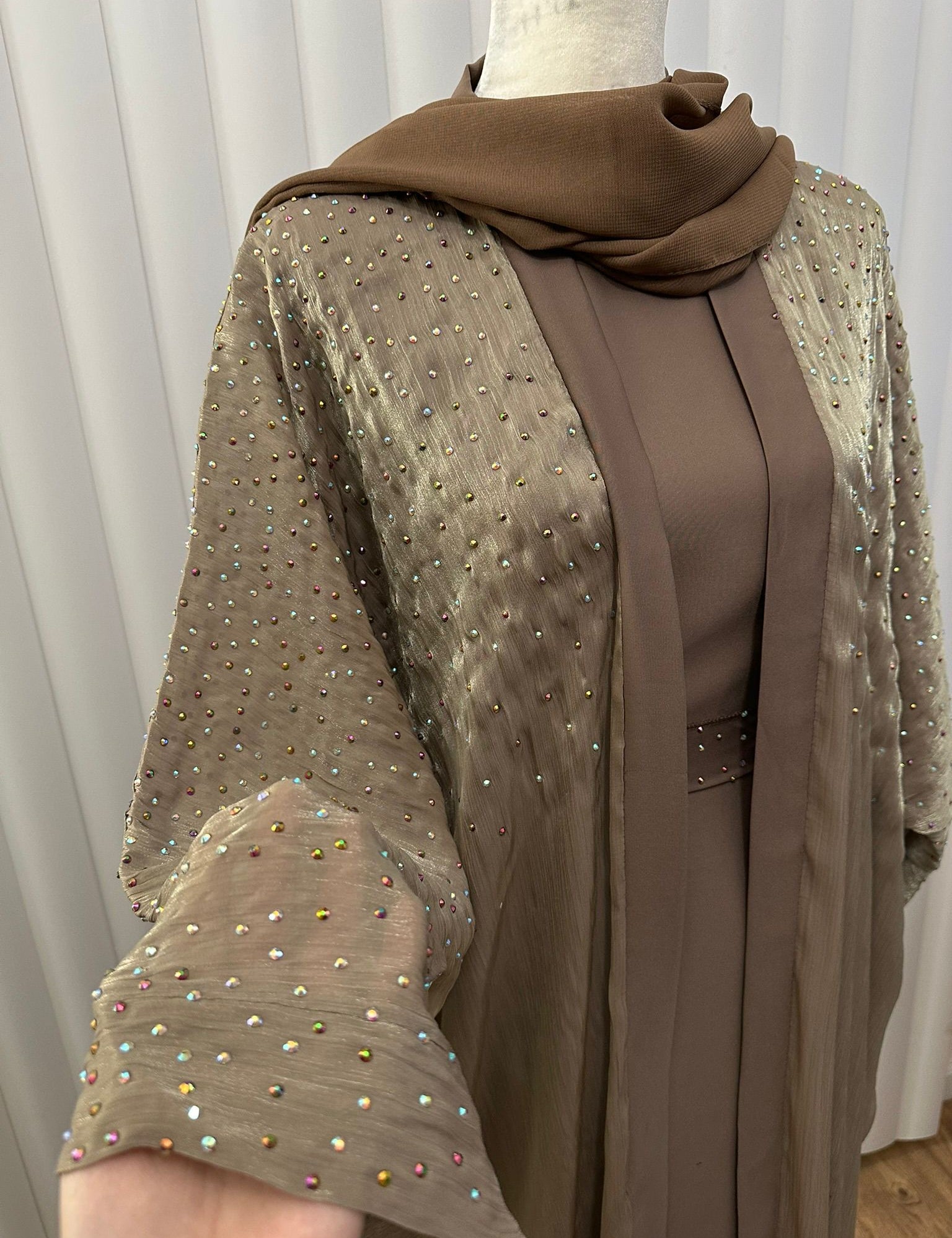 Dhuha_Abaya_brown_2.jpg