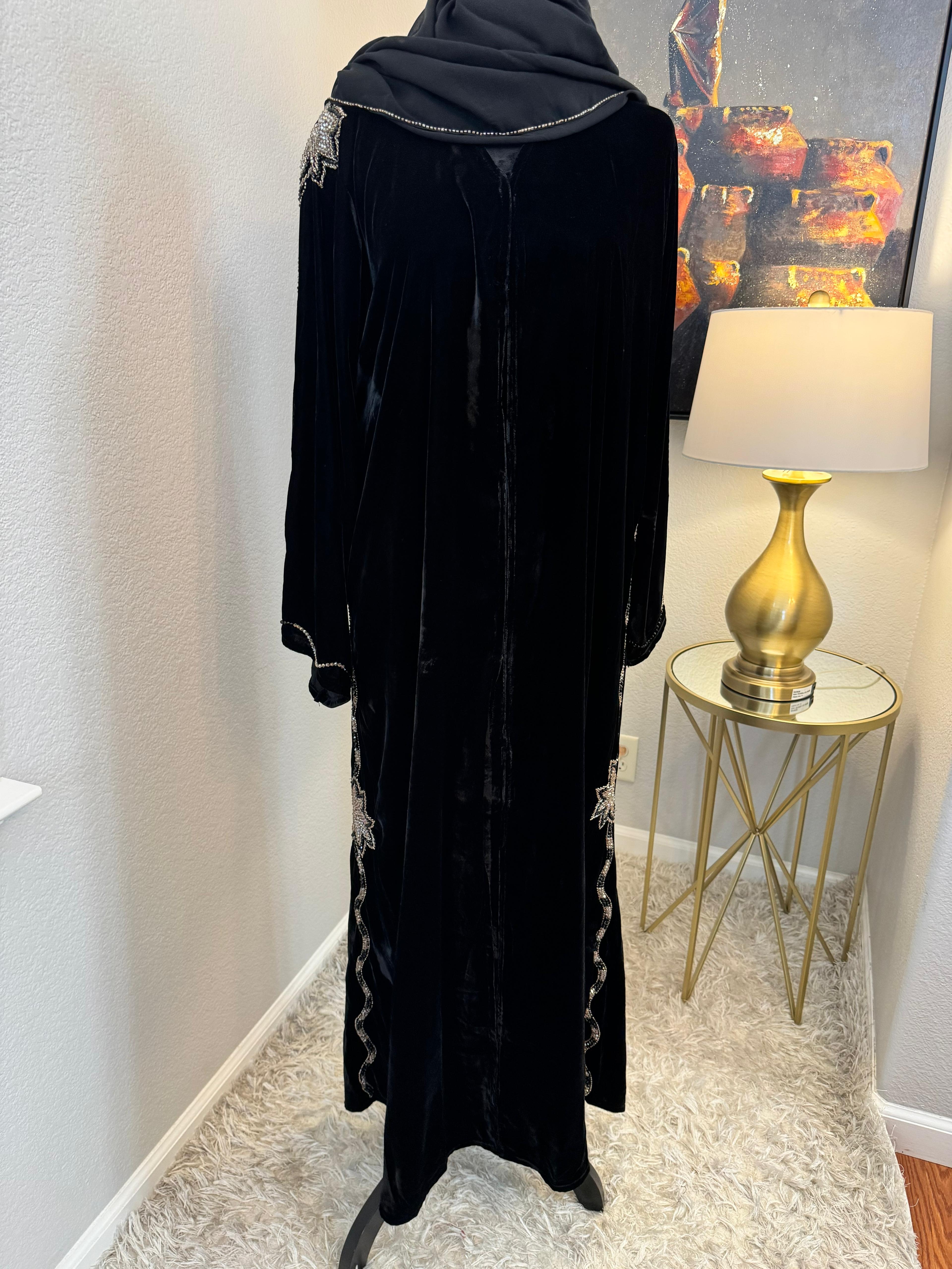 Huda Valvet Abaya Set