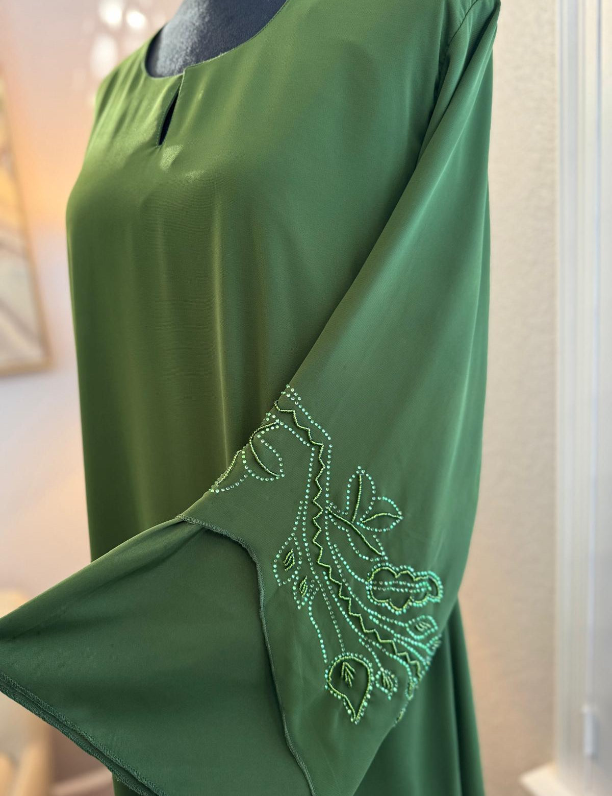 Jasmin_Close_Abaya_AlhamduiAllah_2.jpg