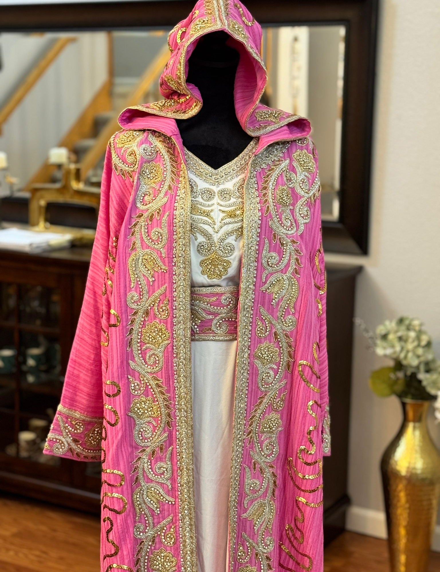 Meleeka_Kuftan_hot_pink_2.jpg