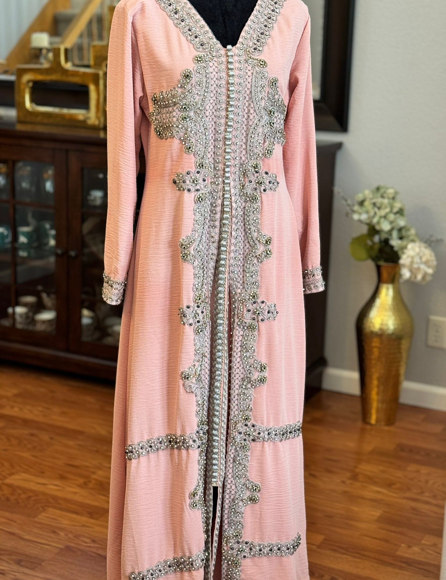 MyraCollectionKuftanpinkandsilver_c62a2f93-5036-44dd-bb97-5aa2f4a2b96e.jpg