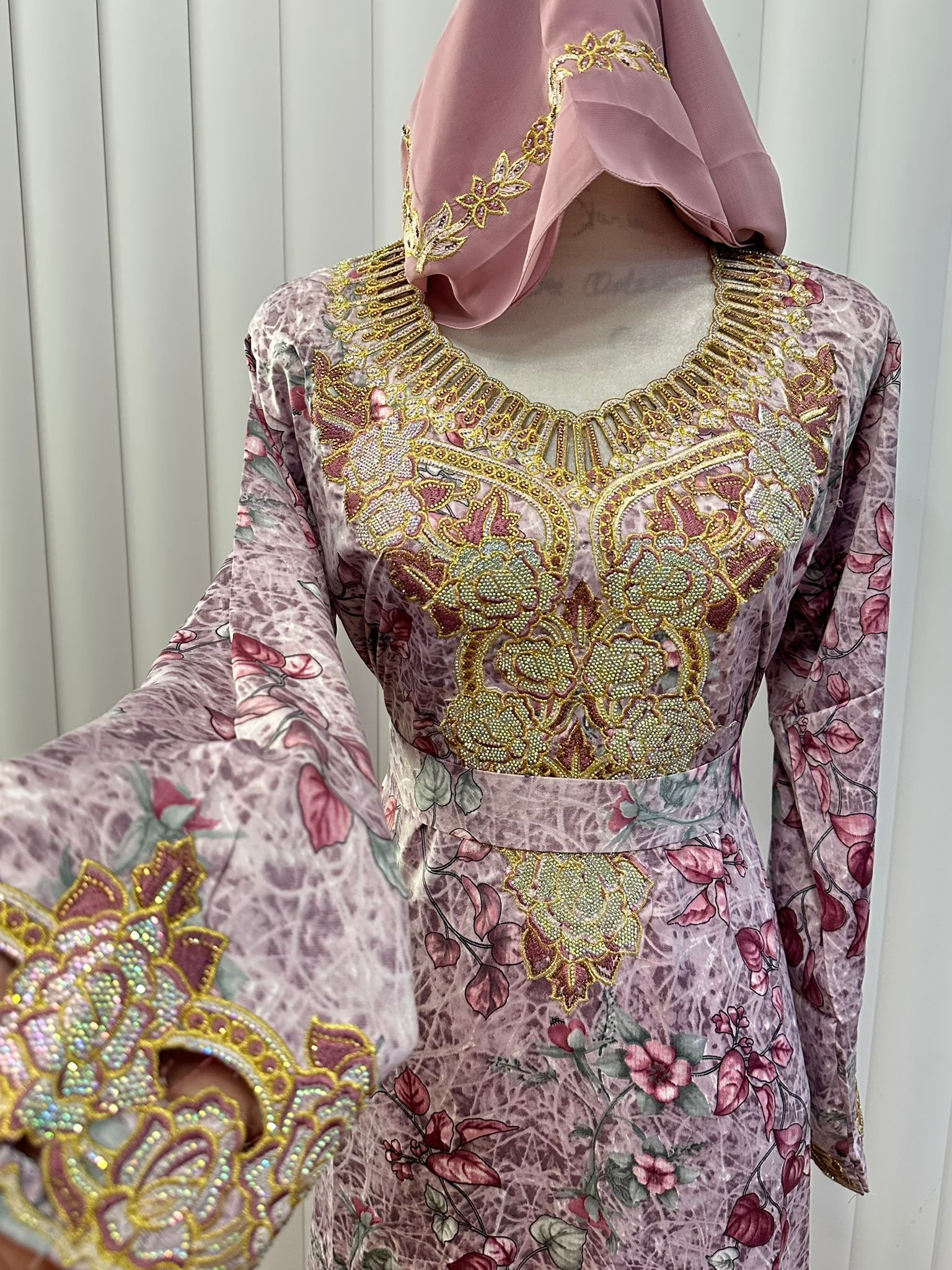 Yana Mukhawar With Hijab (L)
