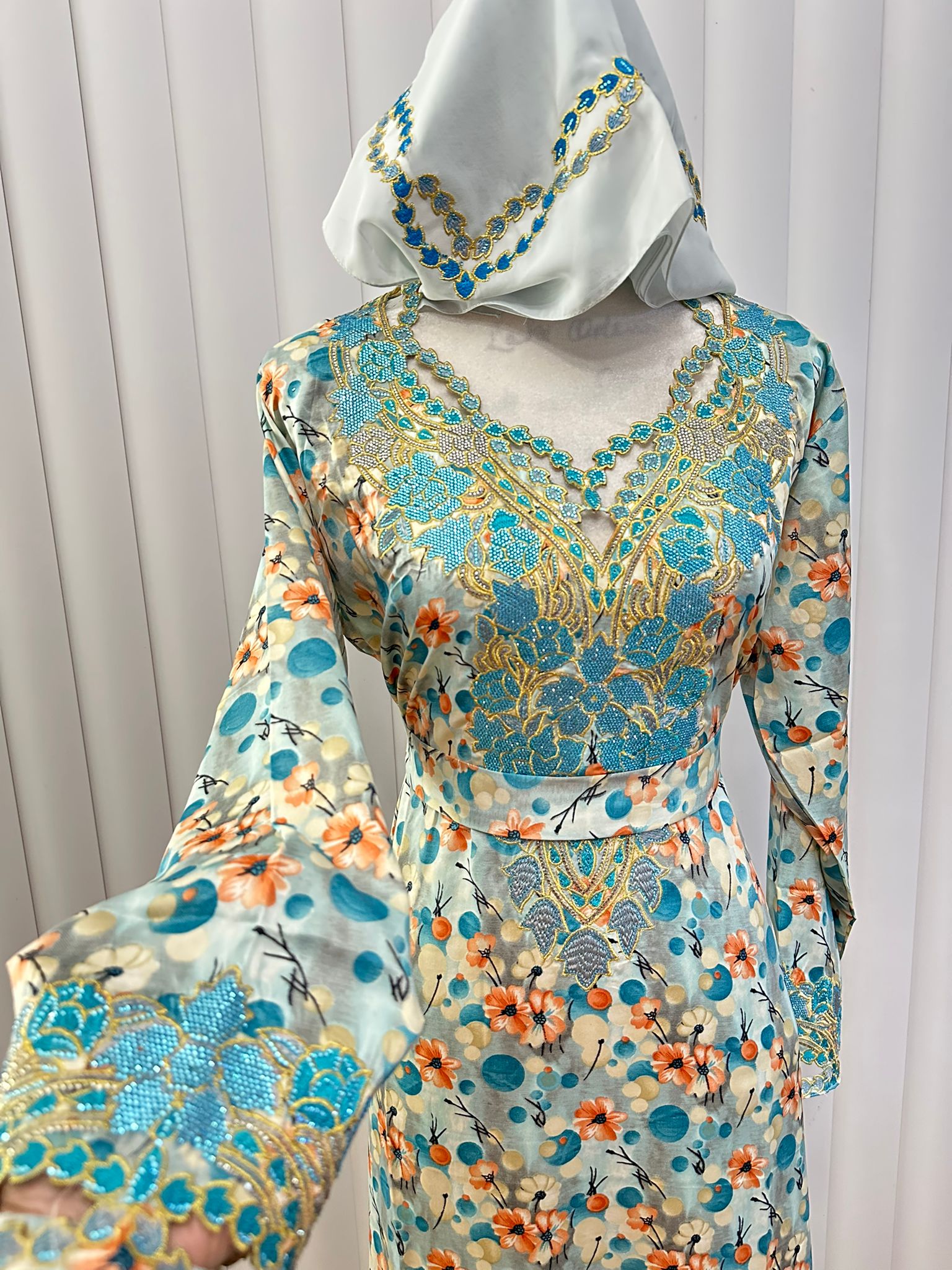 Yana Mukhawar With Hijab (L)