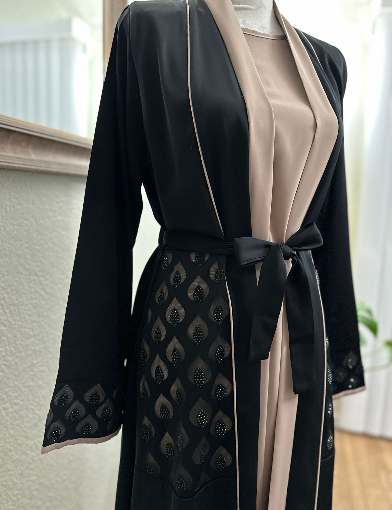 lamya_abaya_14.jpg